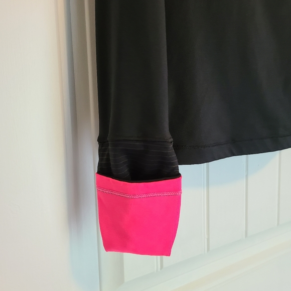 New Balance On the Run Black Pullover - Picture 8 of 8